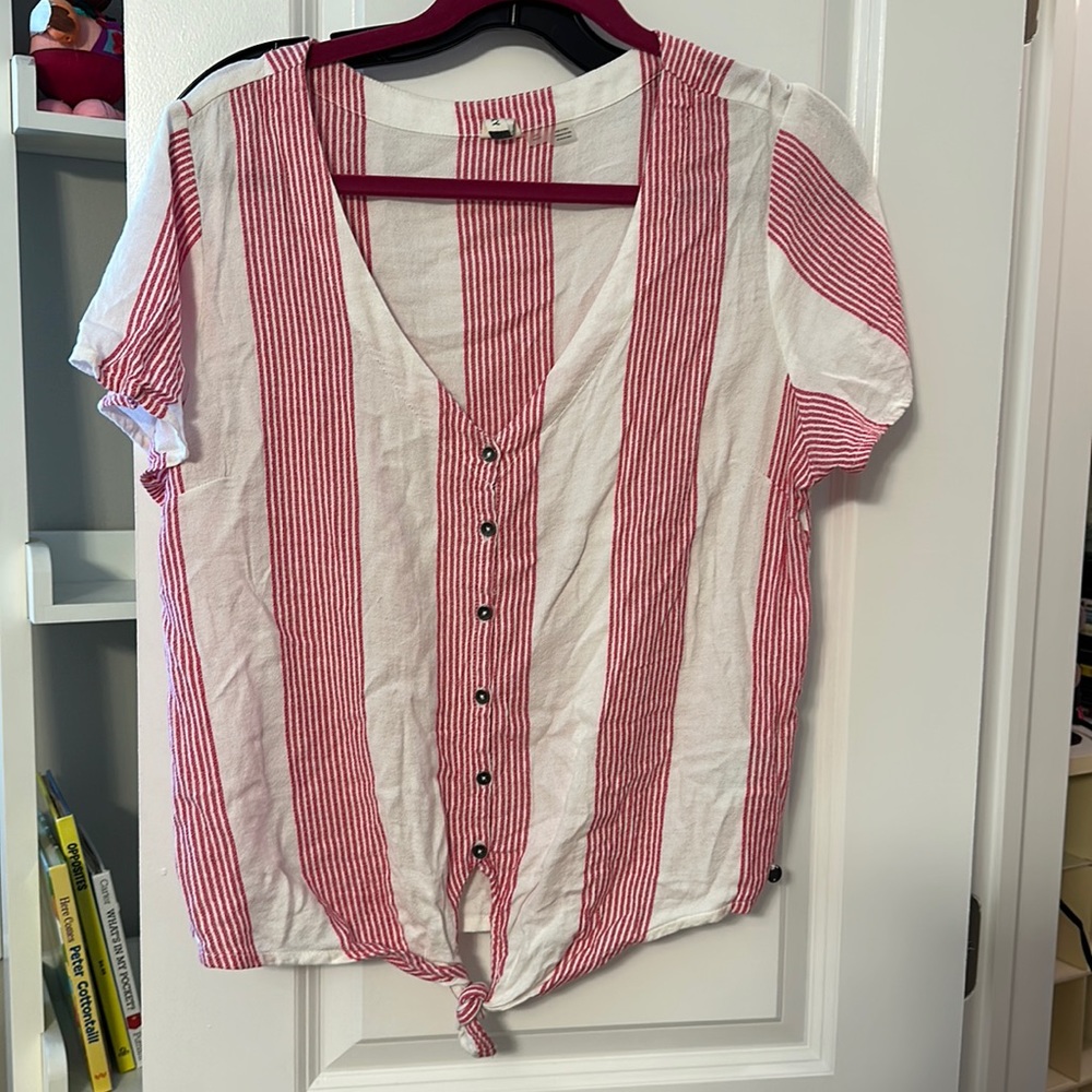 Ile new, Roxy flowy front tie shirt.